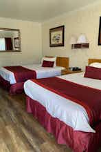 Hotel Travelers Inn photo 2