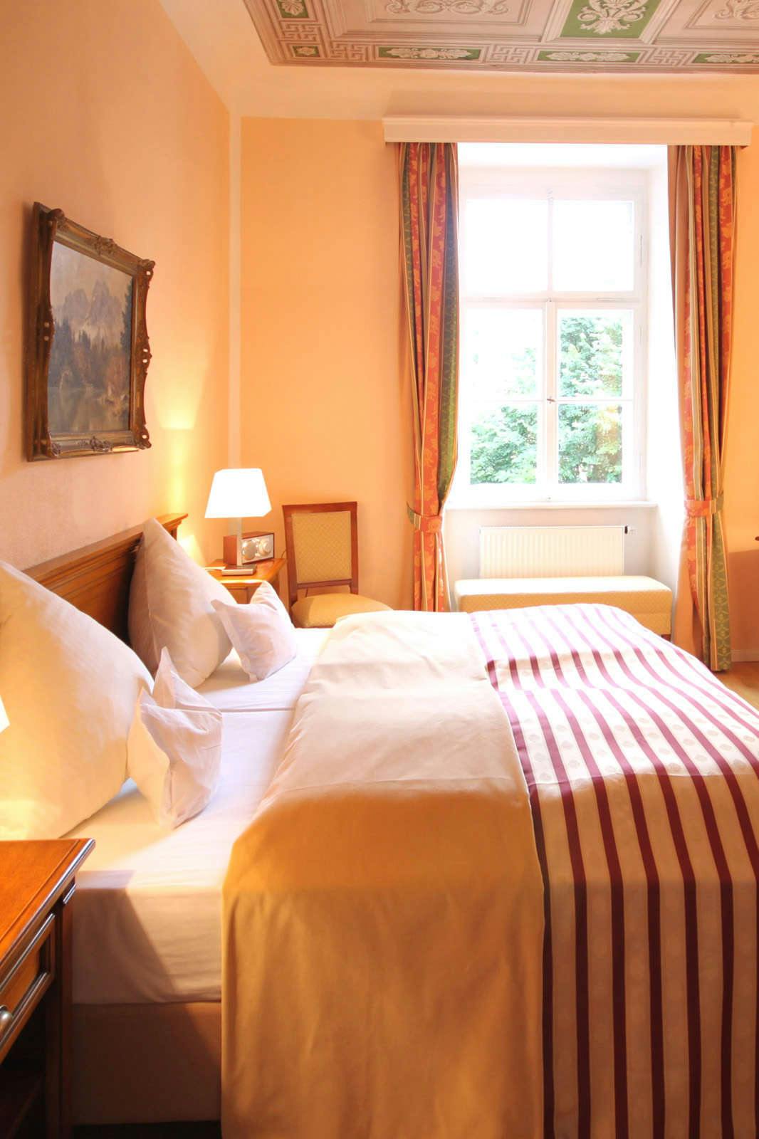 Hotel Hotel Schloss Burgellern photo 4