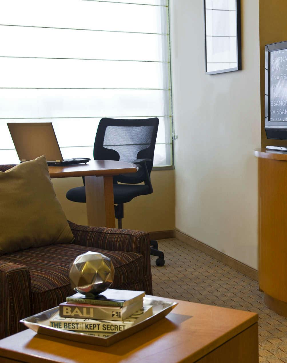 Hotel Renaissance Chicago O'Hare Suites Hotel photo 5