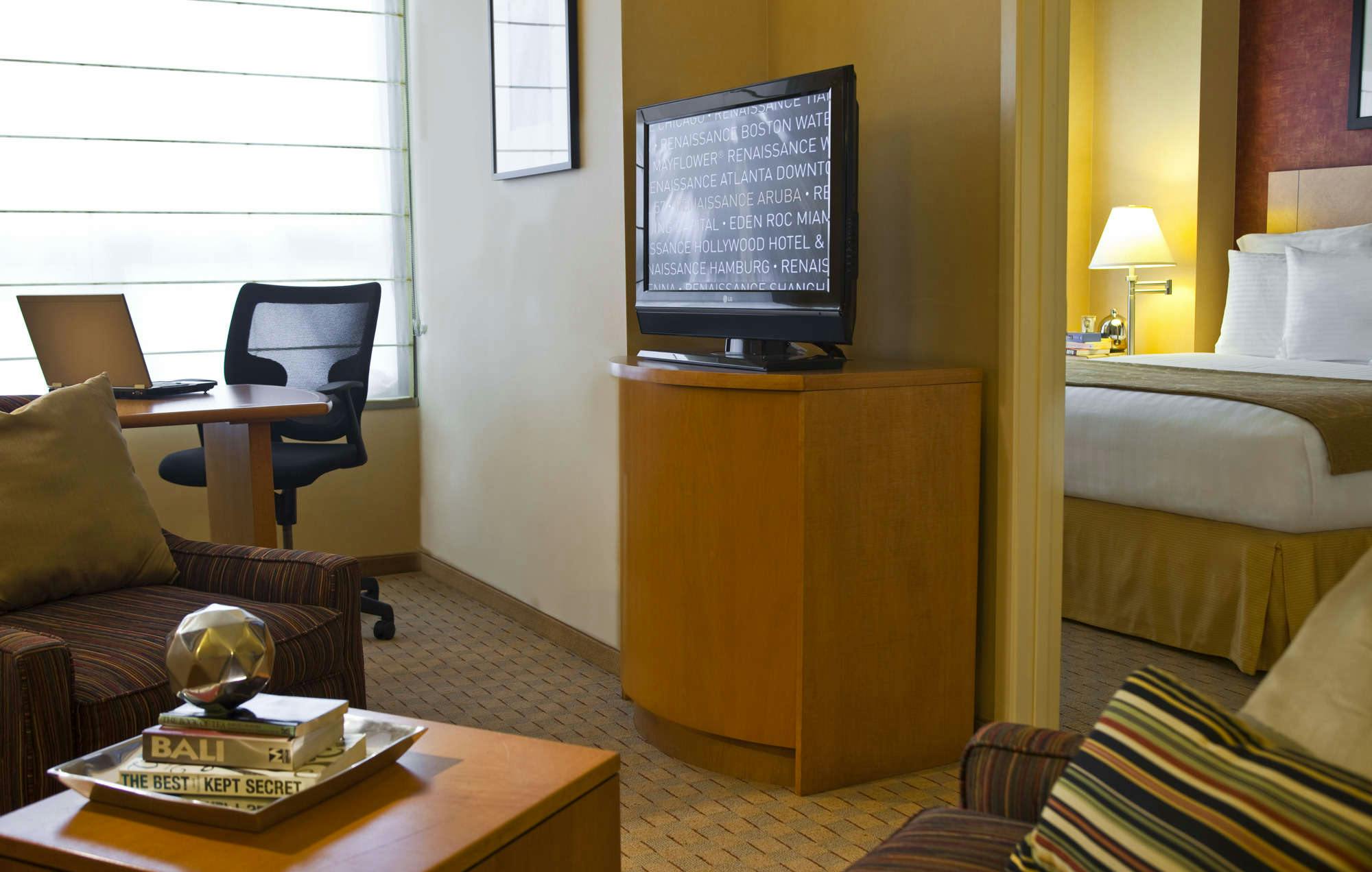 Hotel Renaissance Chicago O'Hare Suites Hotel photo 1