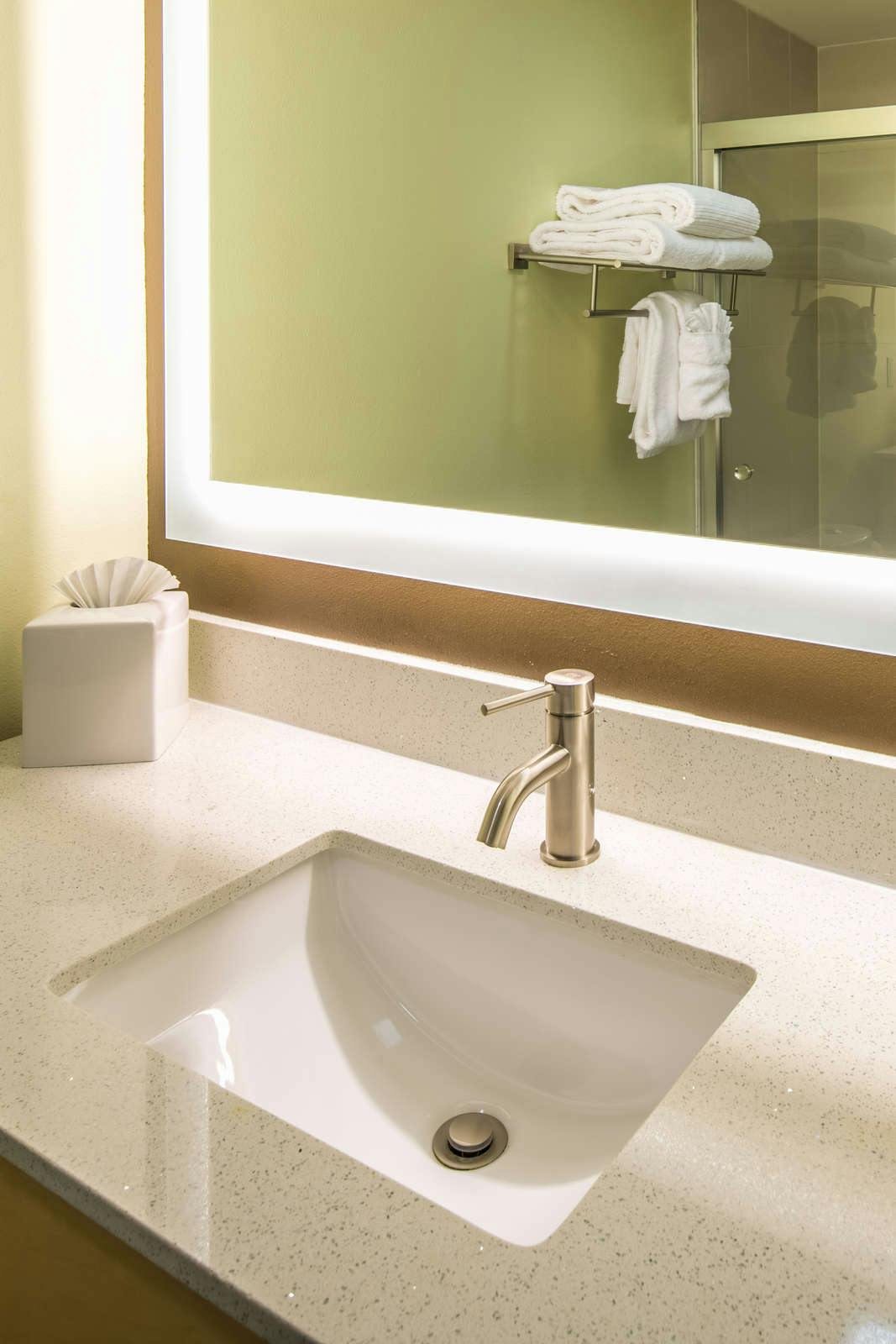 Hotel Red Lion Inn & Suites Everett photo 2