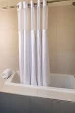 Hotel Red Lion Inn & Suites Everett photo 3