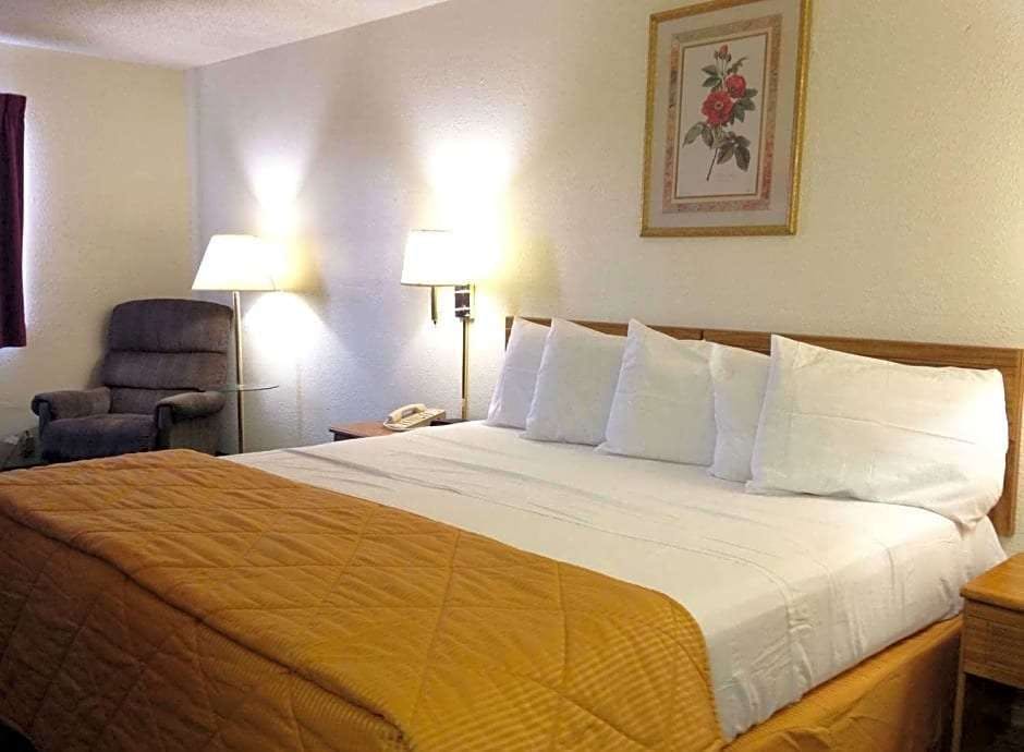 Capital O Amerihost Inn and Suites Fulton Hwy 54 MO