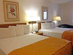 Hotel Capital O Amerihost Inn and Suites Fulton Hwy 54 MO photo 2