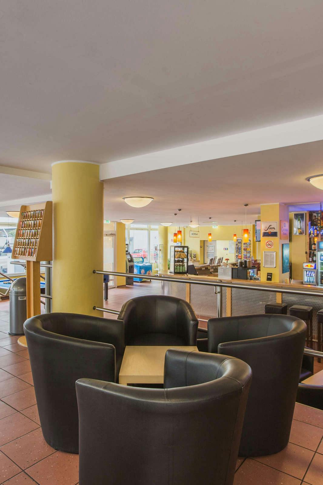 Hotel a&o Köln Neumarkt photo 4