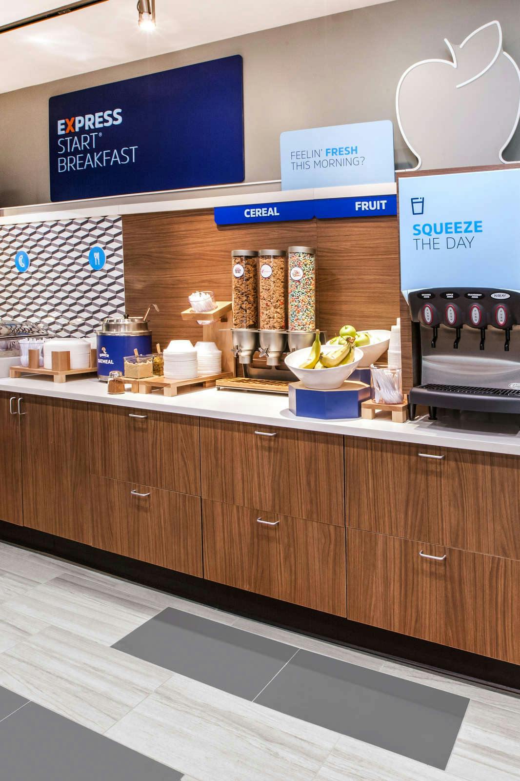 Hotel Holiday Inn Express & Suites Ottawa photo 5