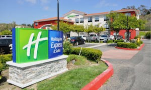 Holiday Inn Express & Suites Lake Forest