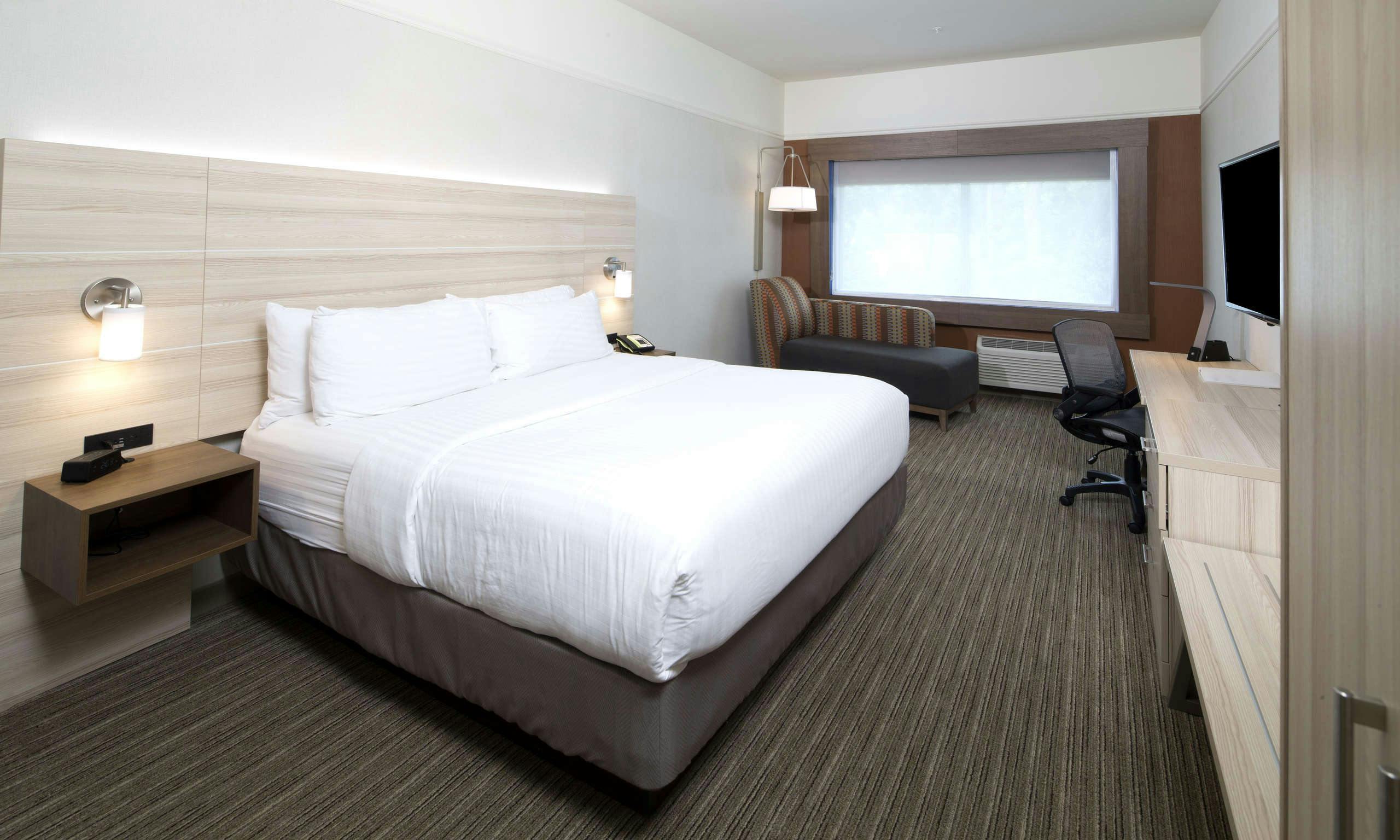 Holiday Inn Express & Suites Auburn