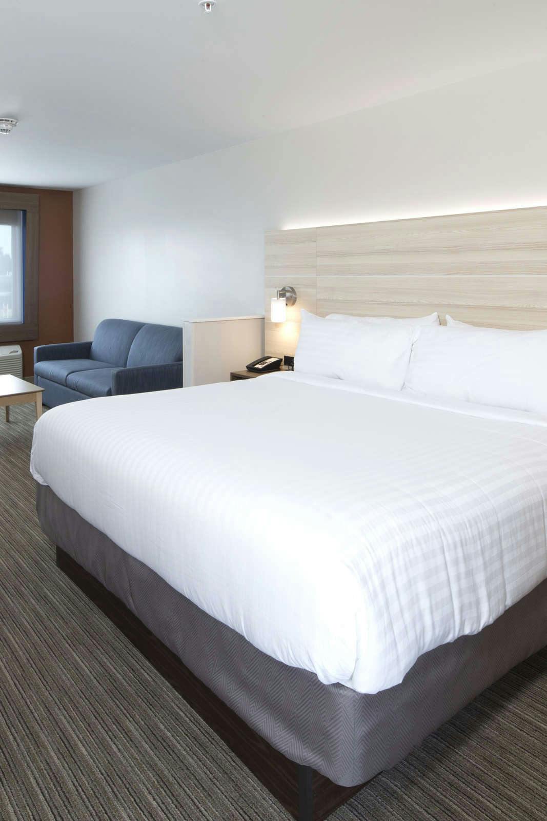 Hotel Holiday Inn Express & Suites Auburn photo 1