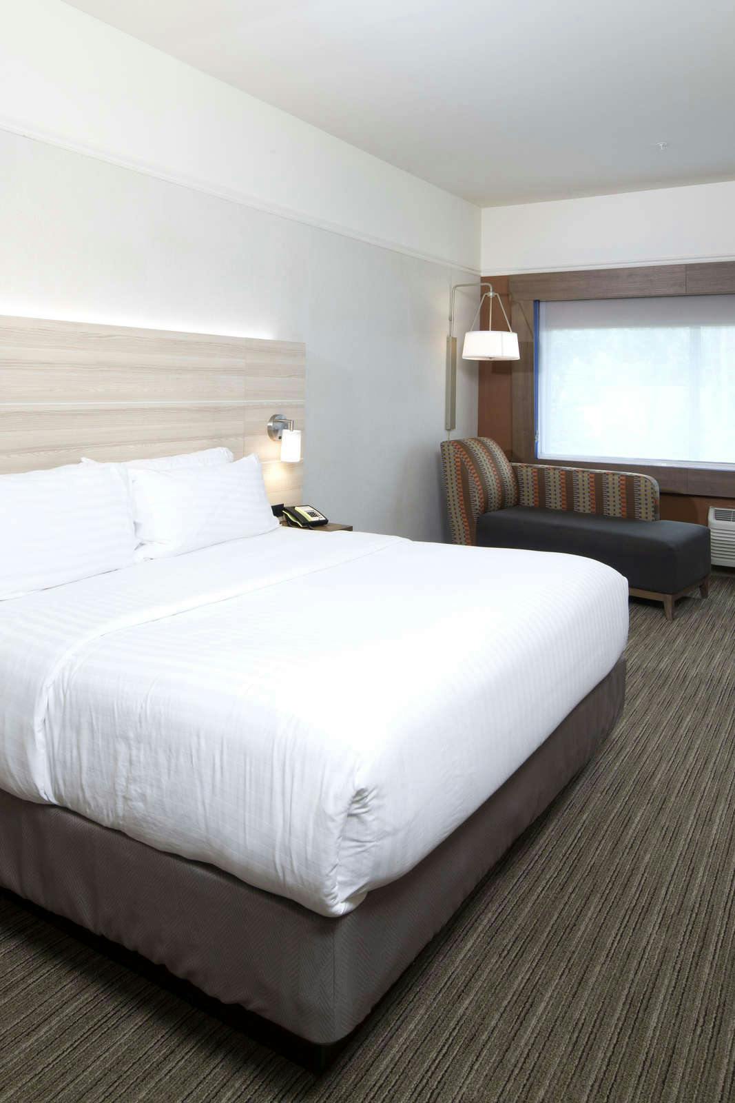 Hotel Holiday Inn Express & Suites Auburn photo 2