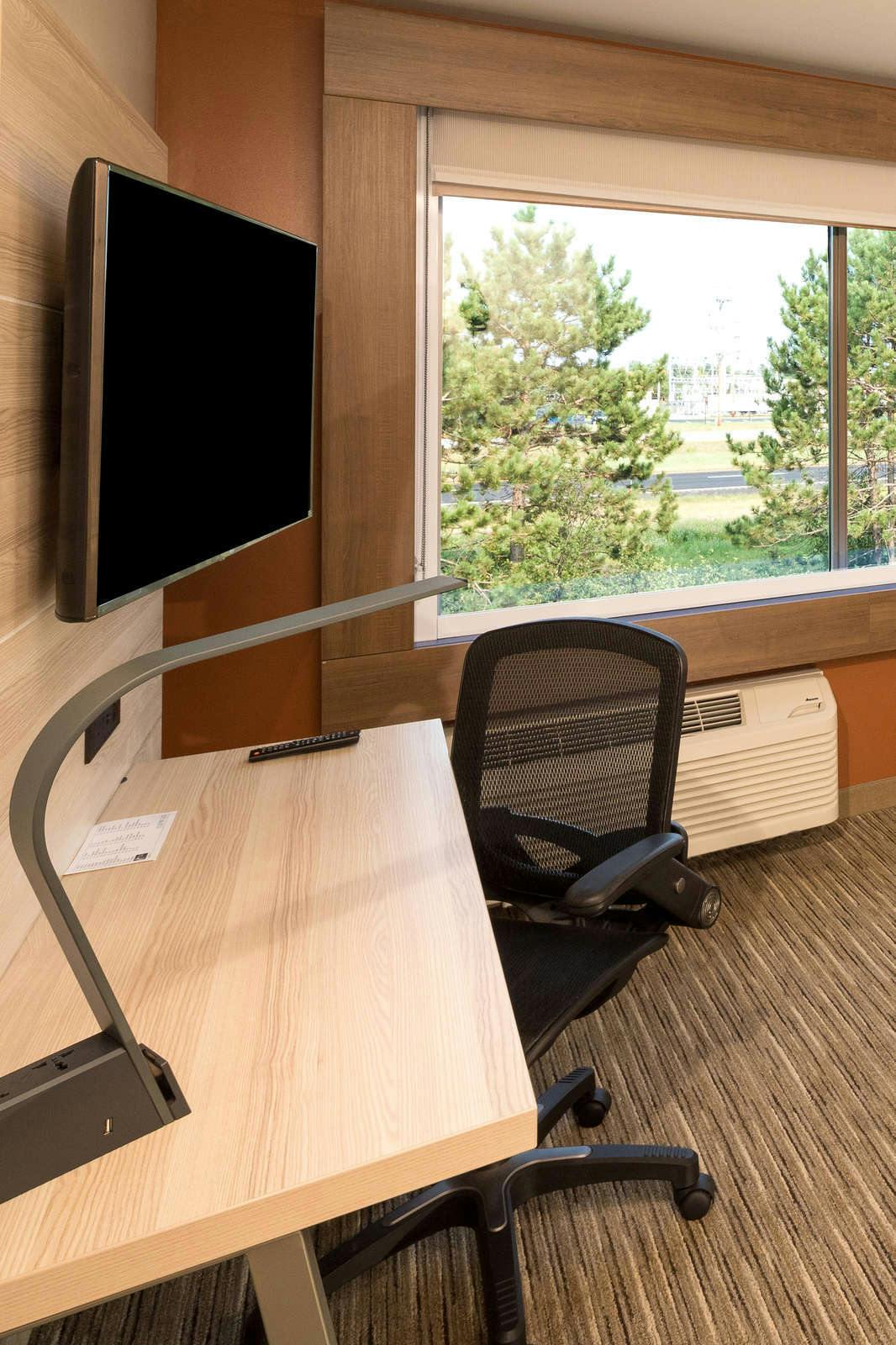 Hotel Holiday Inn Express & Suites Auburn photo 4