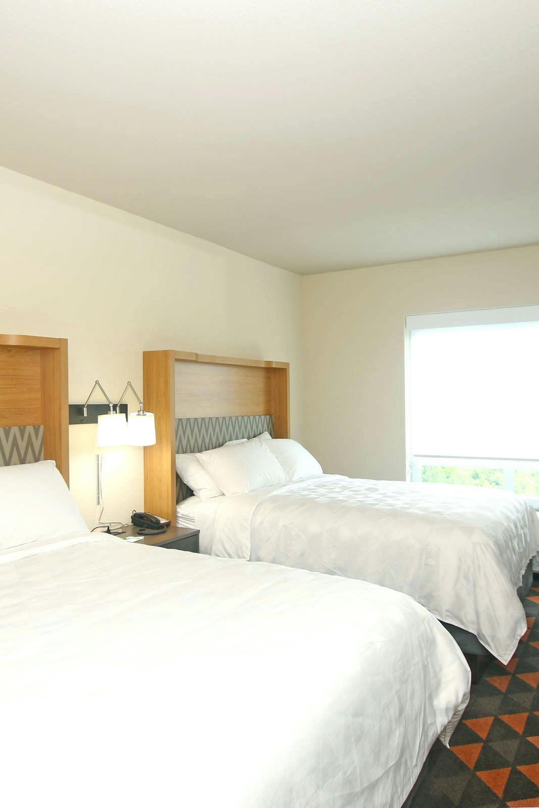 Hotel Holiday Inn & Suites Fayetteville W Fort Bragg Area photo 4