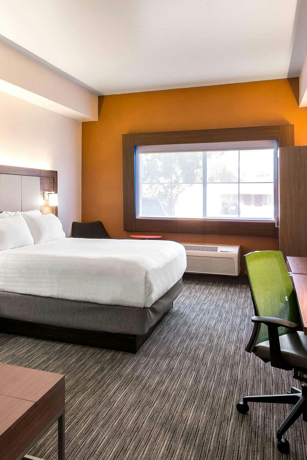 Hotel Holiday Inn Express & Suites Chico photo 2