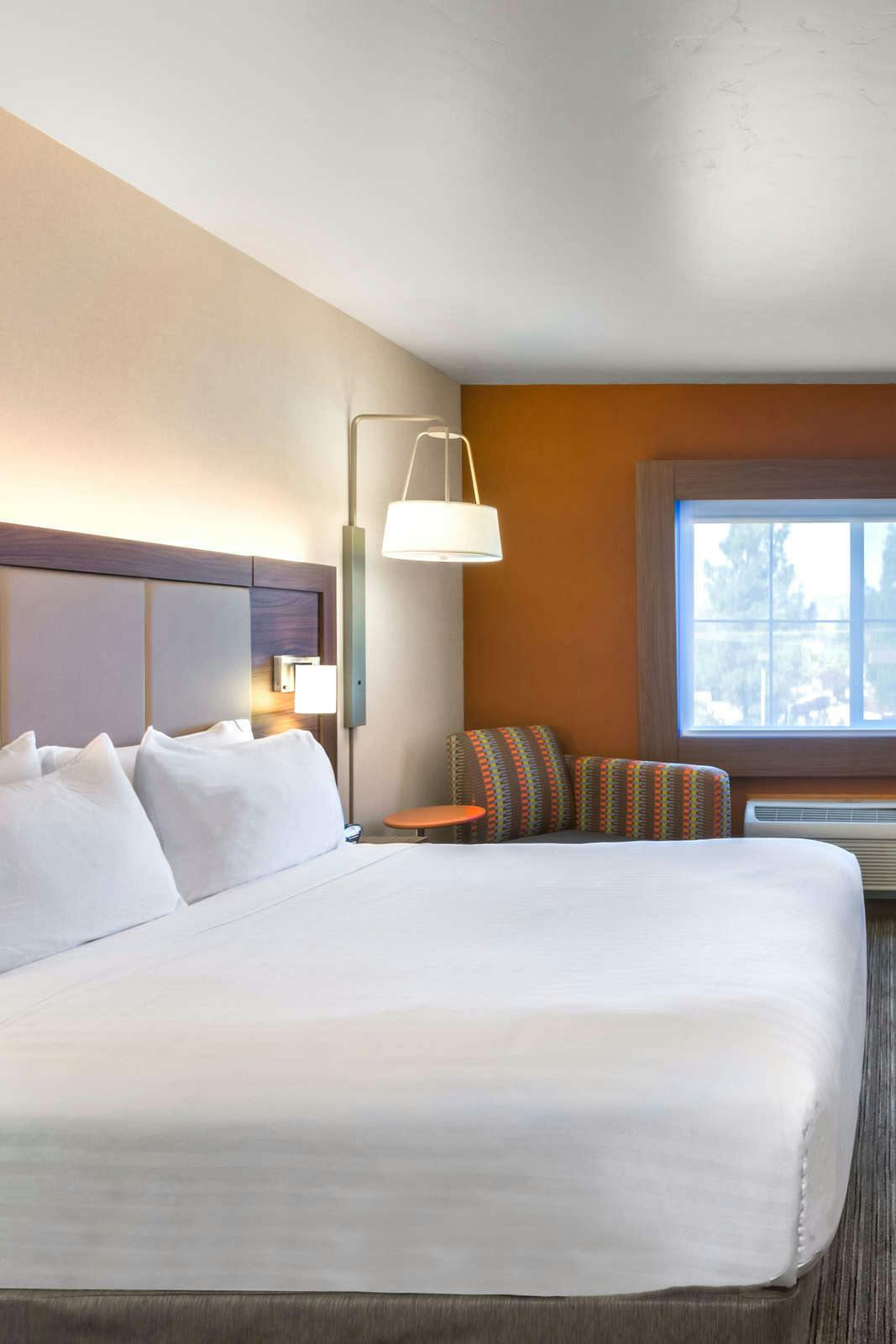 Hotel Holiday Inn Express & Suites Chico photo 1