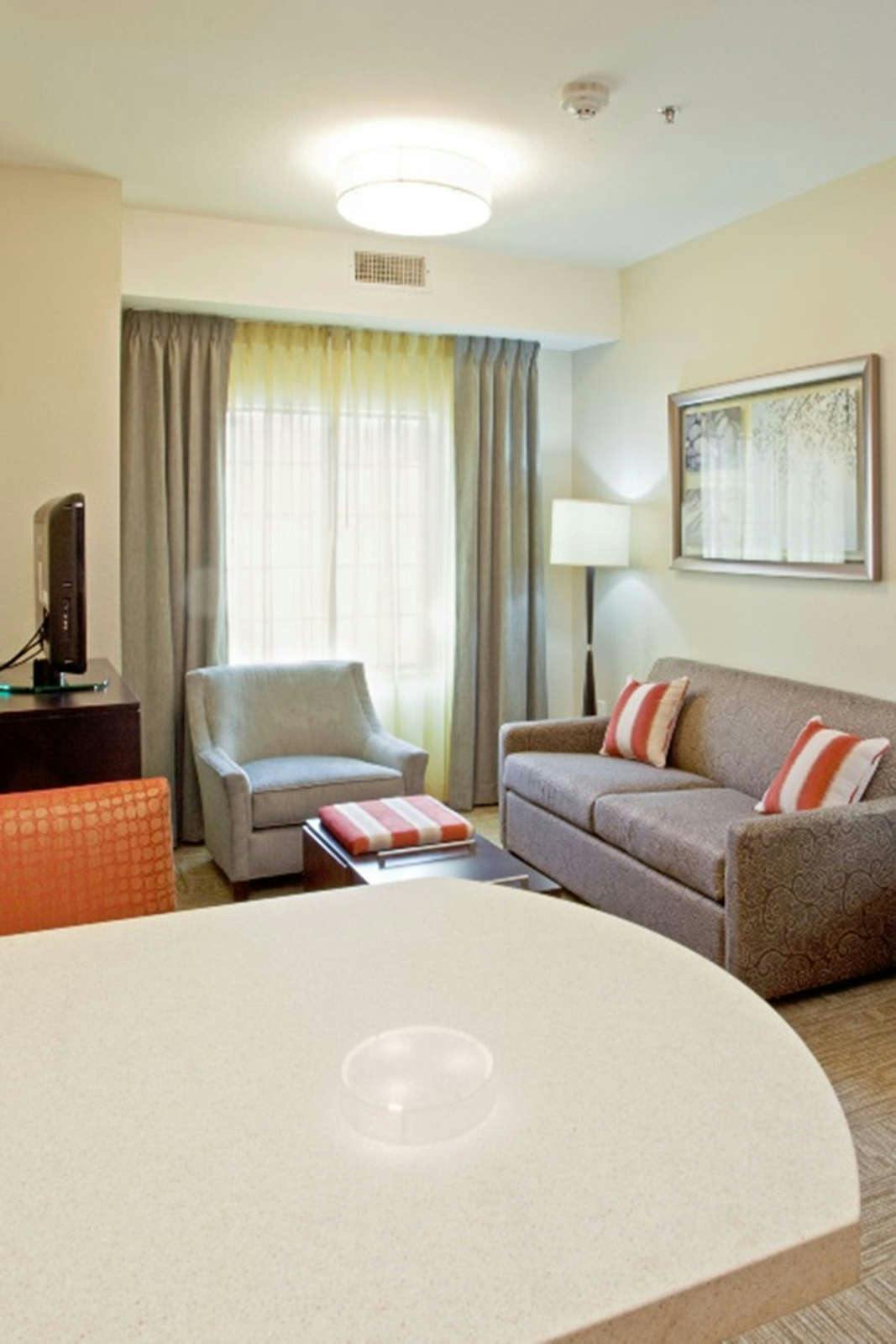 Hotel Staybridge Suites Auburn Hills - Crossing Drive photo 3