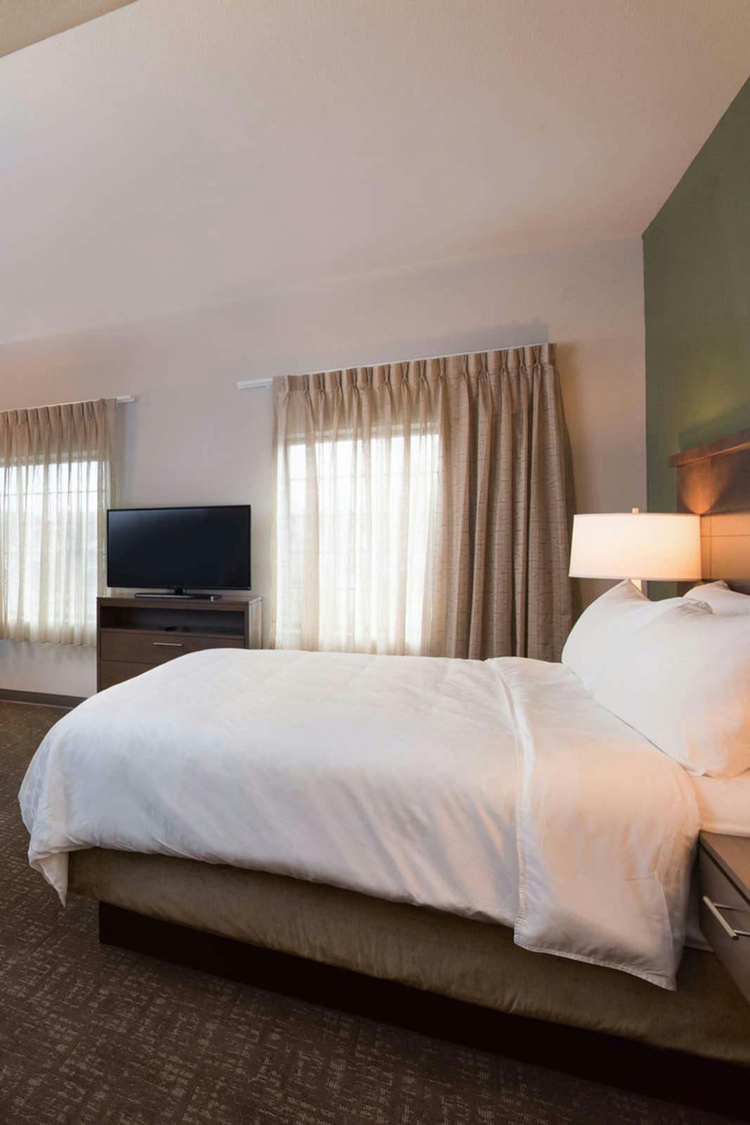 Hotel Staybridge Suites Wisconsin Dells - Lake Delton photo 2