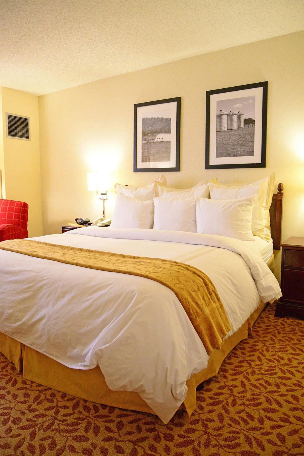 Hotel Embassy Suites by Hilton Oklahoma City Northwest photo 5