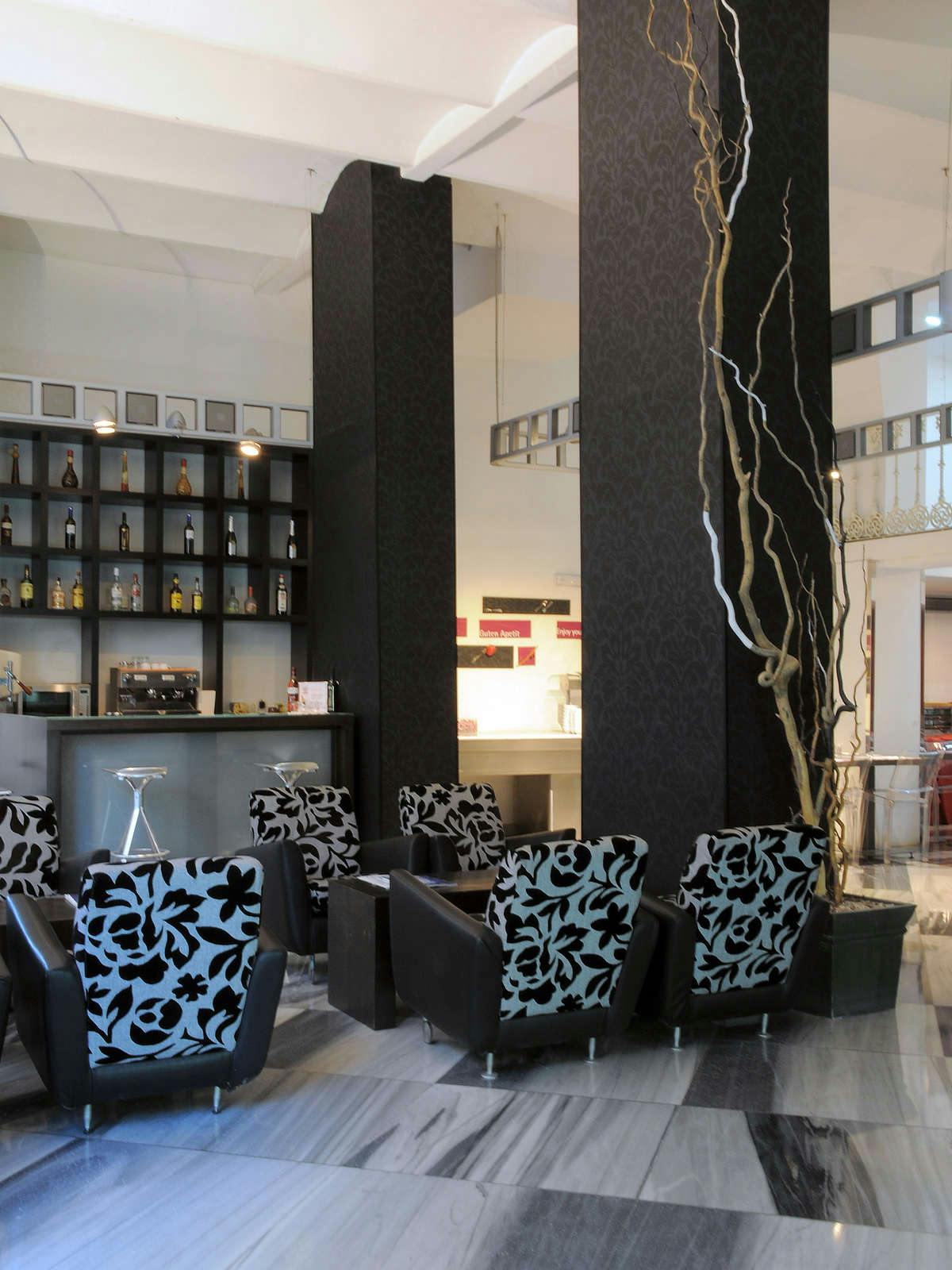 Hotel Petit Palace Plaza de la Reina photo 3