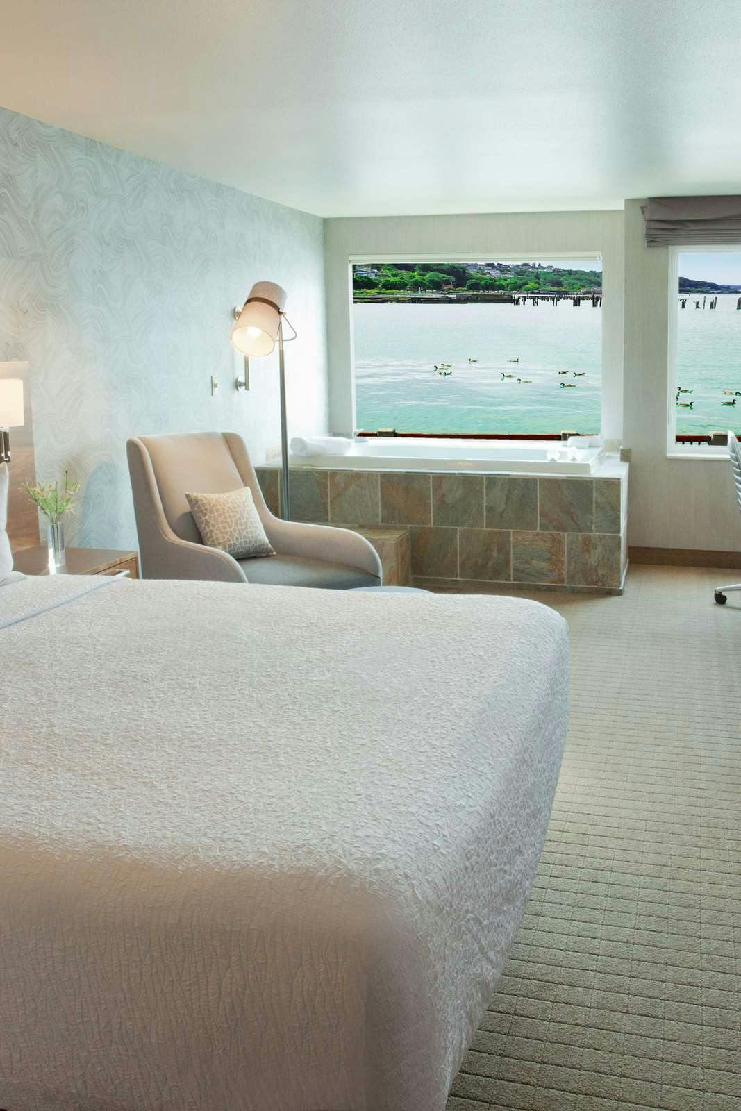 Hotel Silver Cloud Hotel - Tacoma Waterfront photo 2