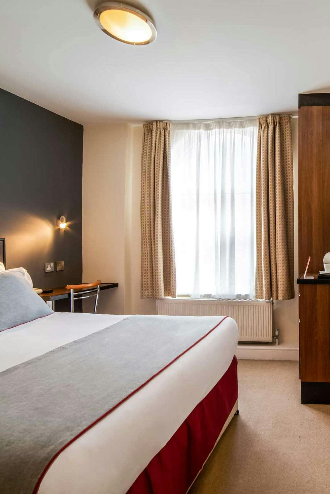 Hotel OYO Elysee Hotel photo 2