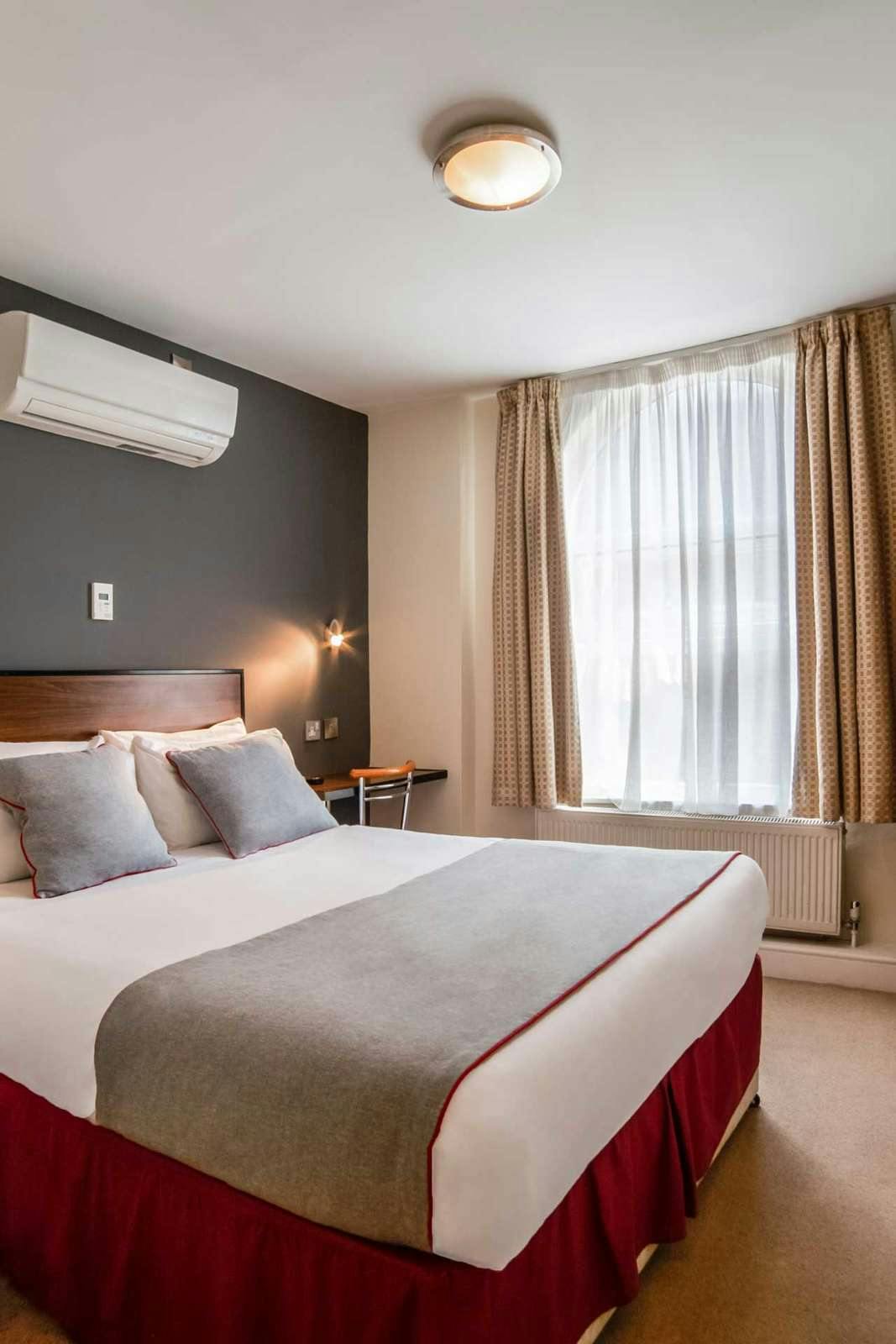Hotel OYO Elysee Hotel photo 1