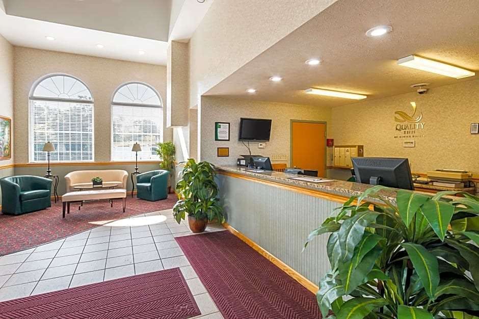 Hotel Quality Inn Weston photo 2