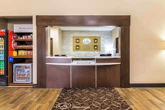 Hotel Comfort Suites Sioux Falls Mall District SD photo 2