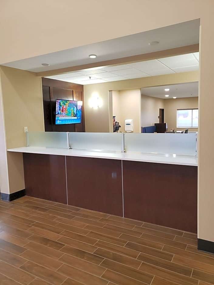 Hotel Comfort Suites Sioux Falls Mall District SD photo 3