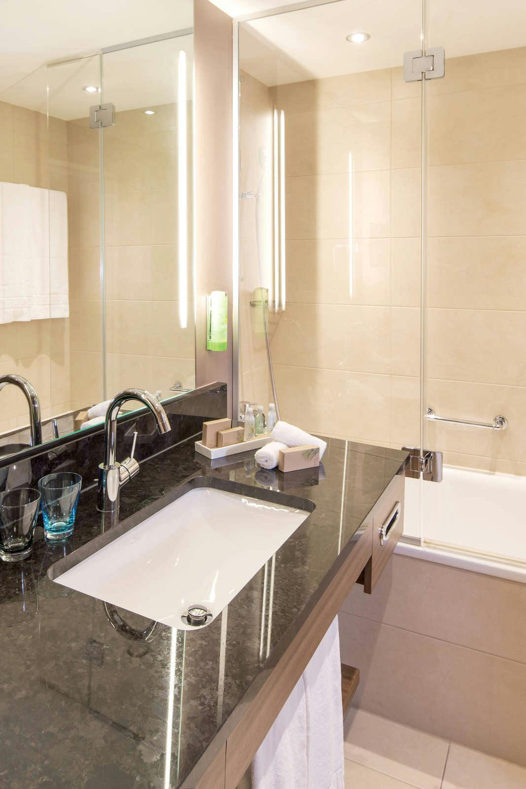 Hotel Mövenpick Hotel Geneva photo 3