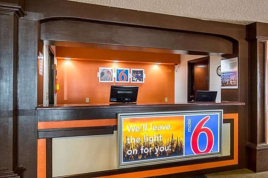 Hotel Motel 6 Waterloo, IA - Crossroads Mall - Cedar Falls photo 2