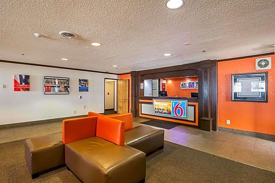 Hotel Motel 6 Waterloo, IA - Crossroads Mall - Cedar Falls photo 3