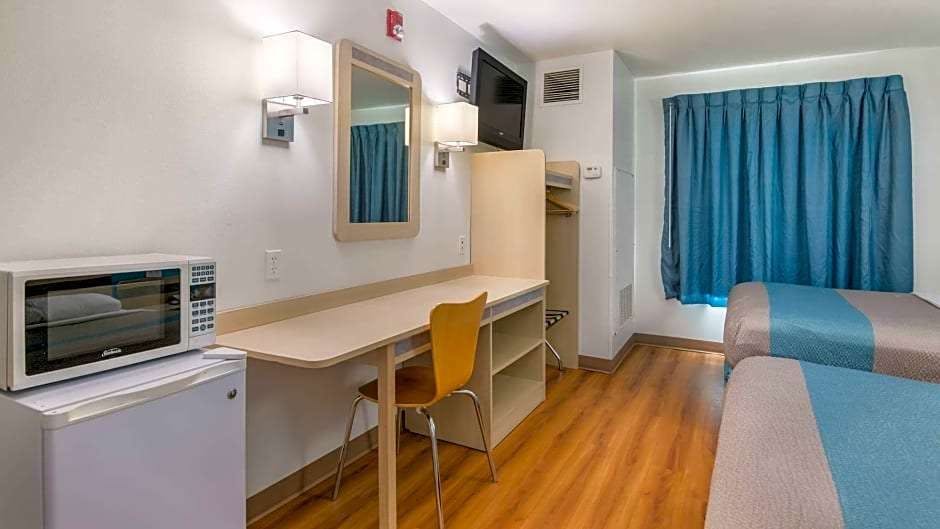 Hotel Motel 6 Roswell, NM photo 3