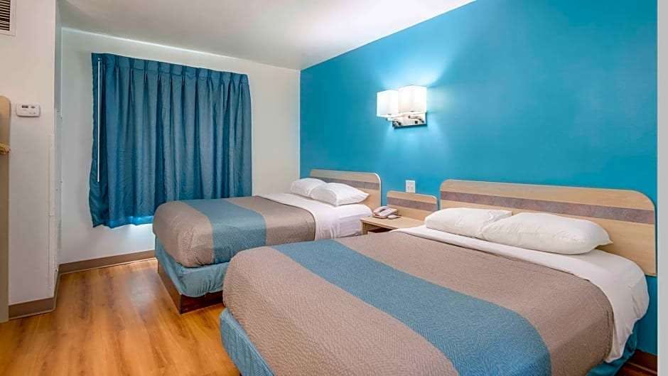 Hotel Motel 6 Roswell, NM photo 4