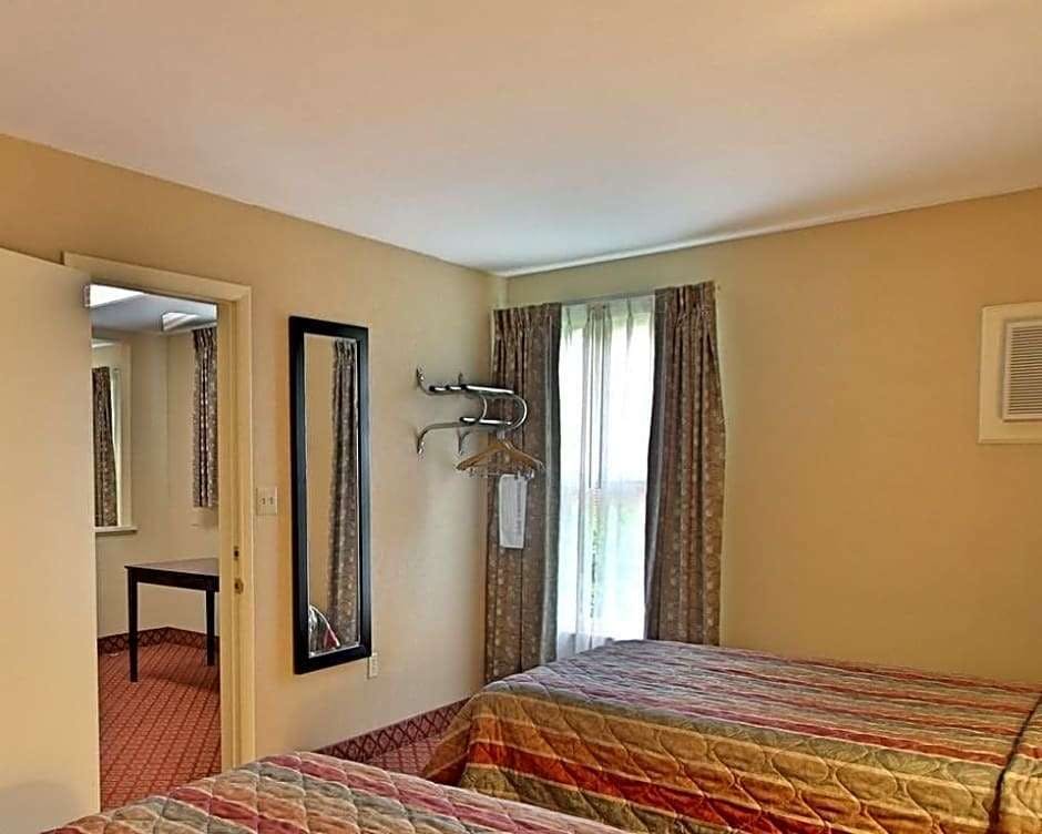 Hotel Rodeway Inn and Suites Hershey Chocolate Avenue photo 2