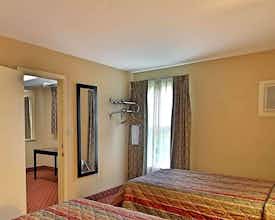 Hotel Rodeway Inn and Suites Hershey Chocolate Avenue photo 2