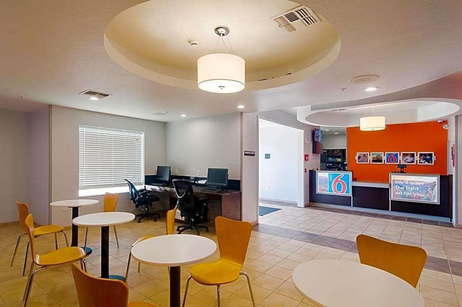 Hotel Motel 6 Midland, TX photo 1