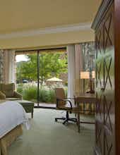 Hotel The Woodlands Resort, Curio Collection by Hilton photo 2