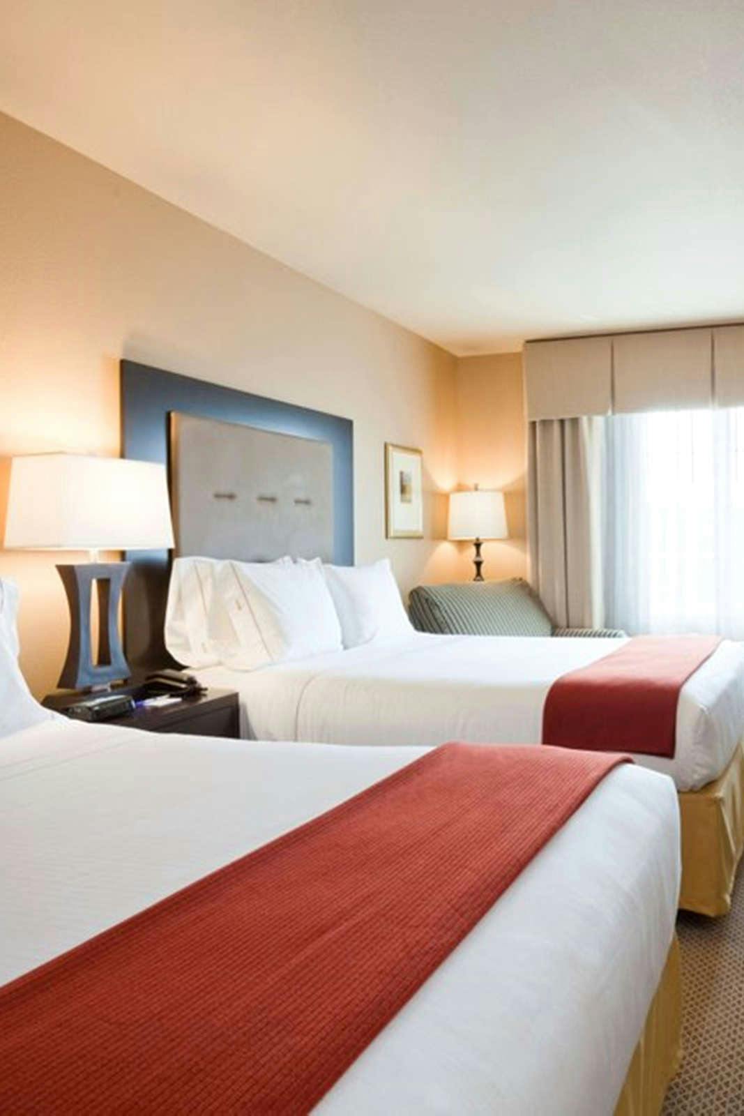 Hotel Holiday Inn Express & Suites Bakersfield Airport photo 1