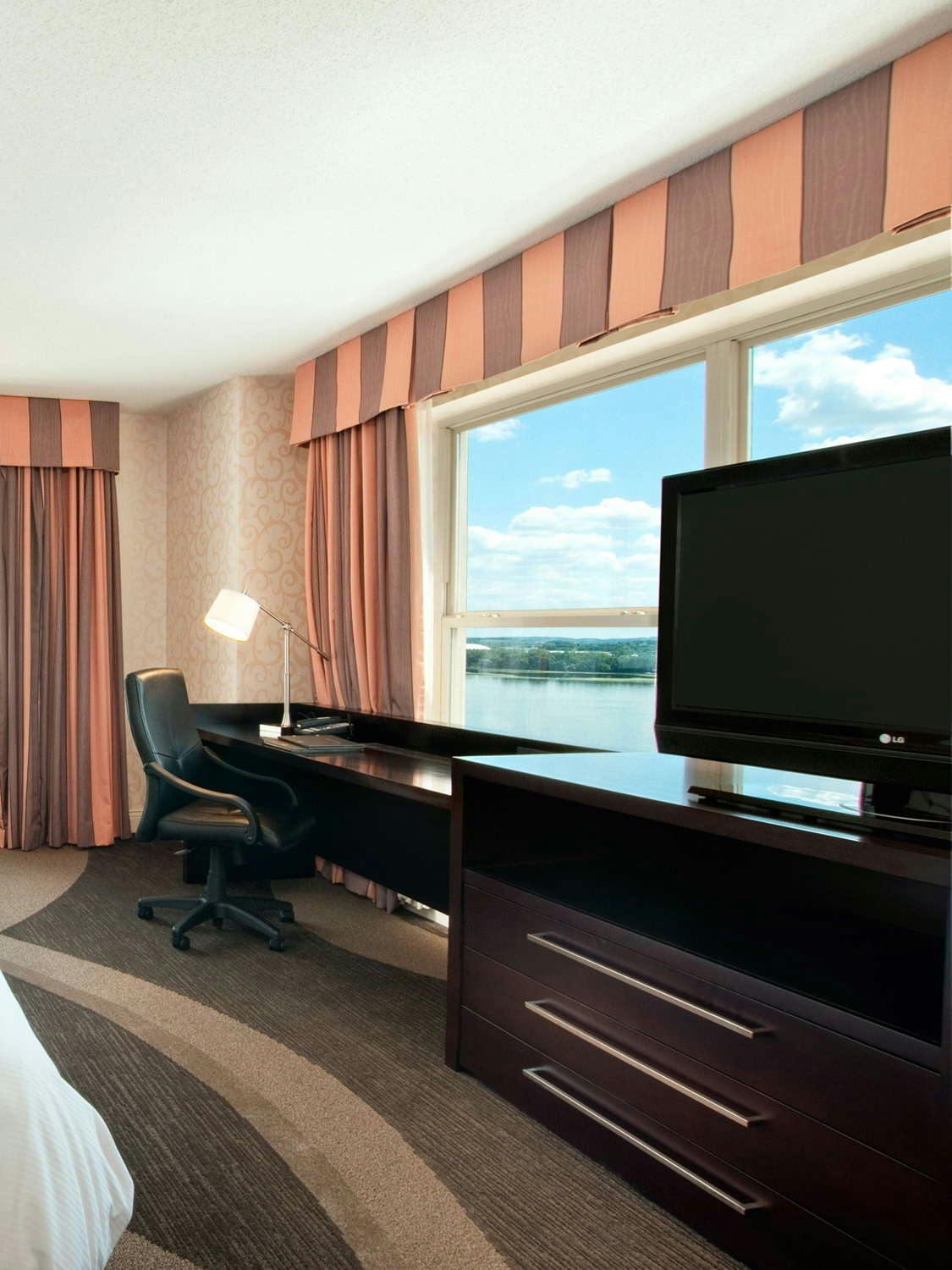 Hotel Hilton Madison Monona Terrace photo 3