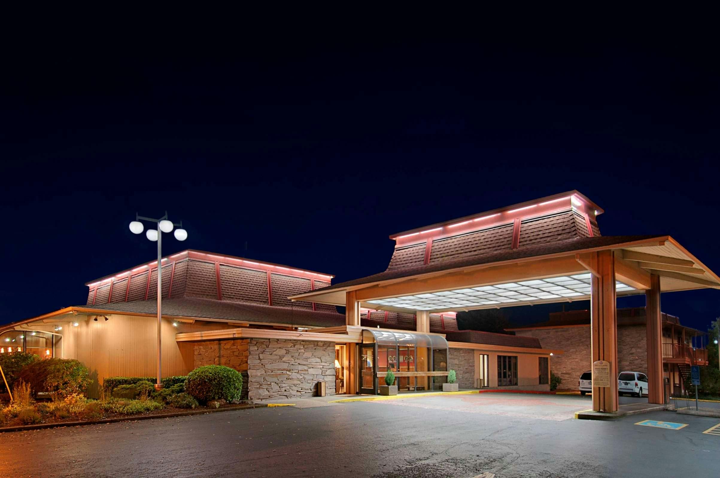 Red Lion Inn & Suites