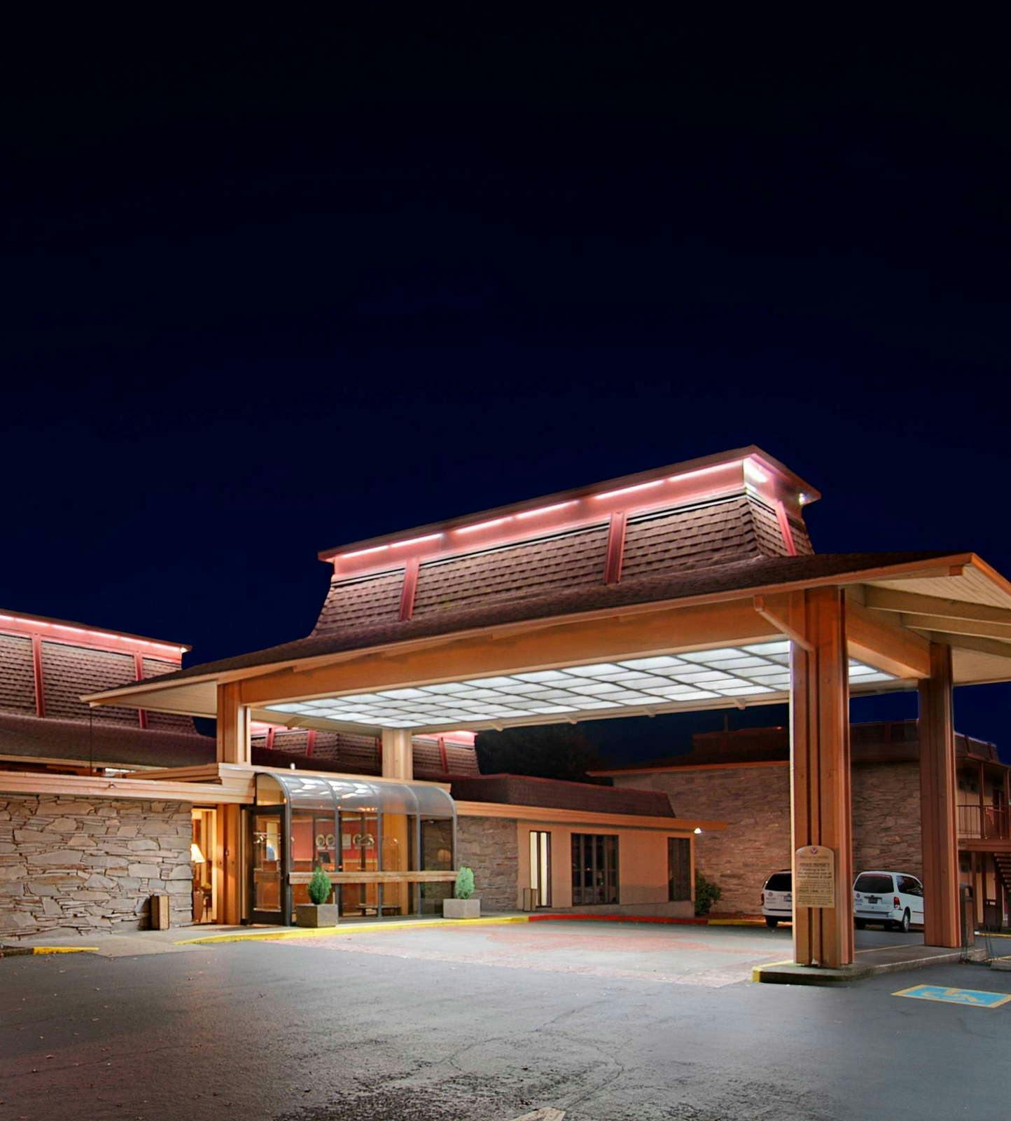 Hotel Red Lion Inn & Suites photo 4