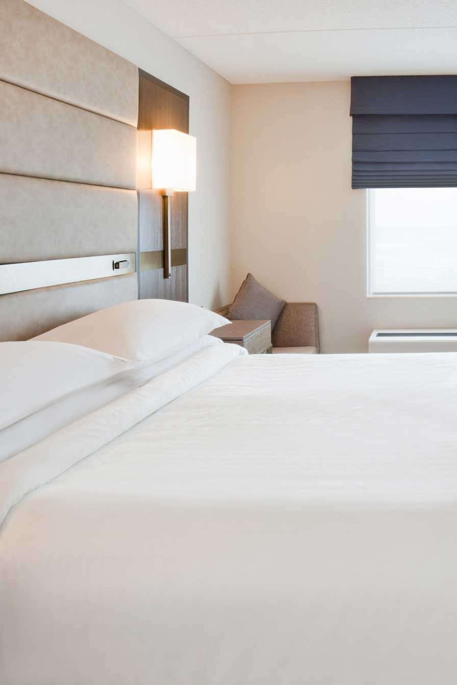 Sheraton St. Paul Woodbury Hotel