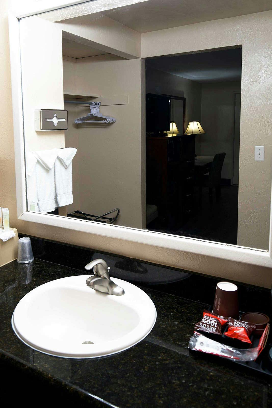 Hotel Village Inn Springfield photo 4