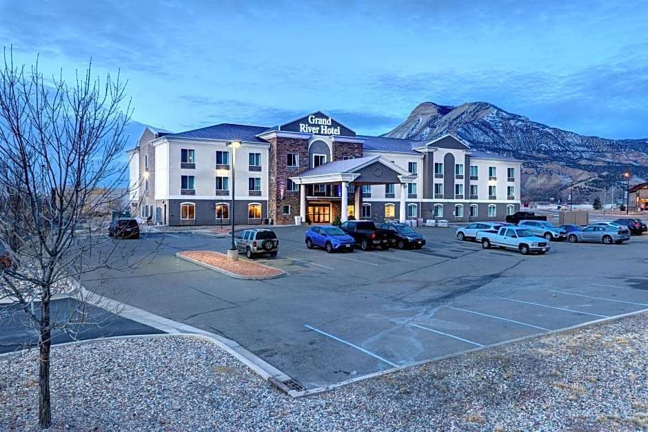 DAYS INN AND SUITES PARACHUTE(EX Holiday Inn Express Hotel and Suites Parachute)