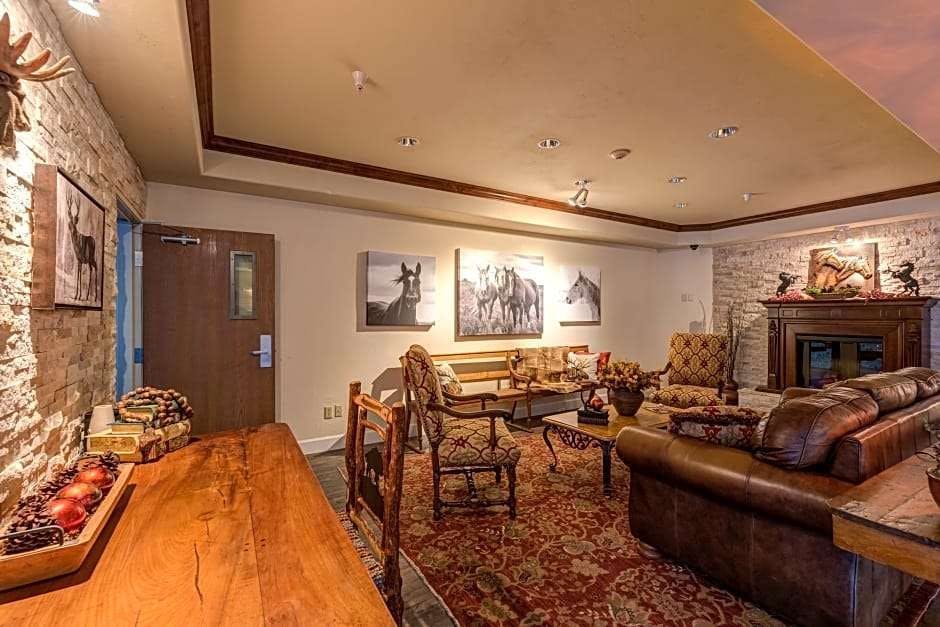 Hotel DAYS INN AND SUITES PARACHUTE(EX Holiday Inn Express Hotel and Suites Parachute) photo 2