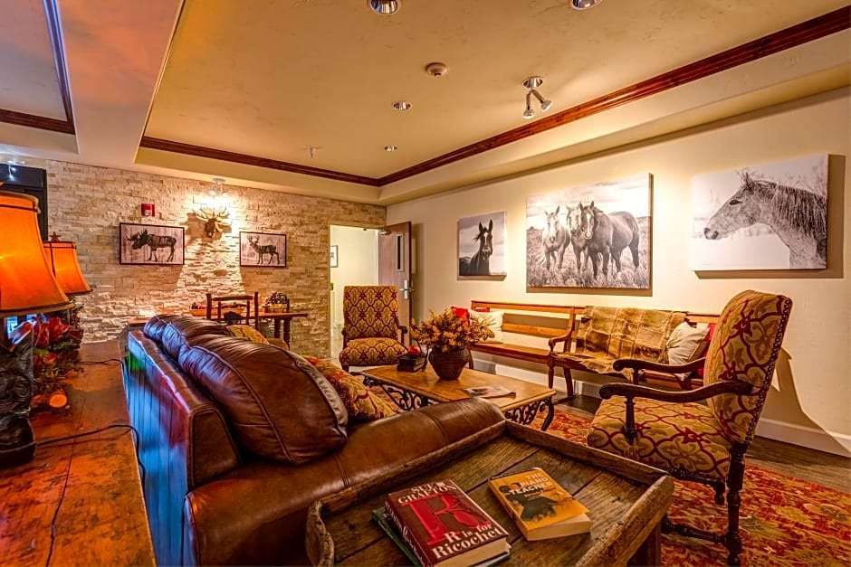 Hotel DAYS INN AND SUITES PARACHUTE(EX Holiday Inn Express Hotel and Suites Parachute) photo 4