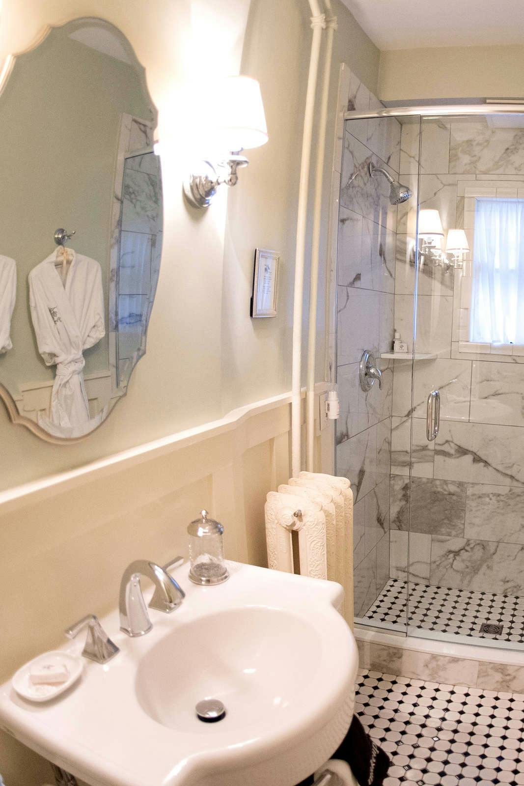 Hotel Pinecrest Bed & Breakfast photo 5