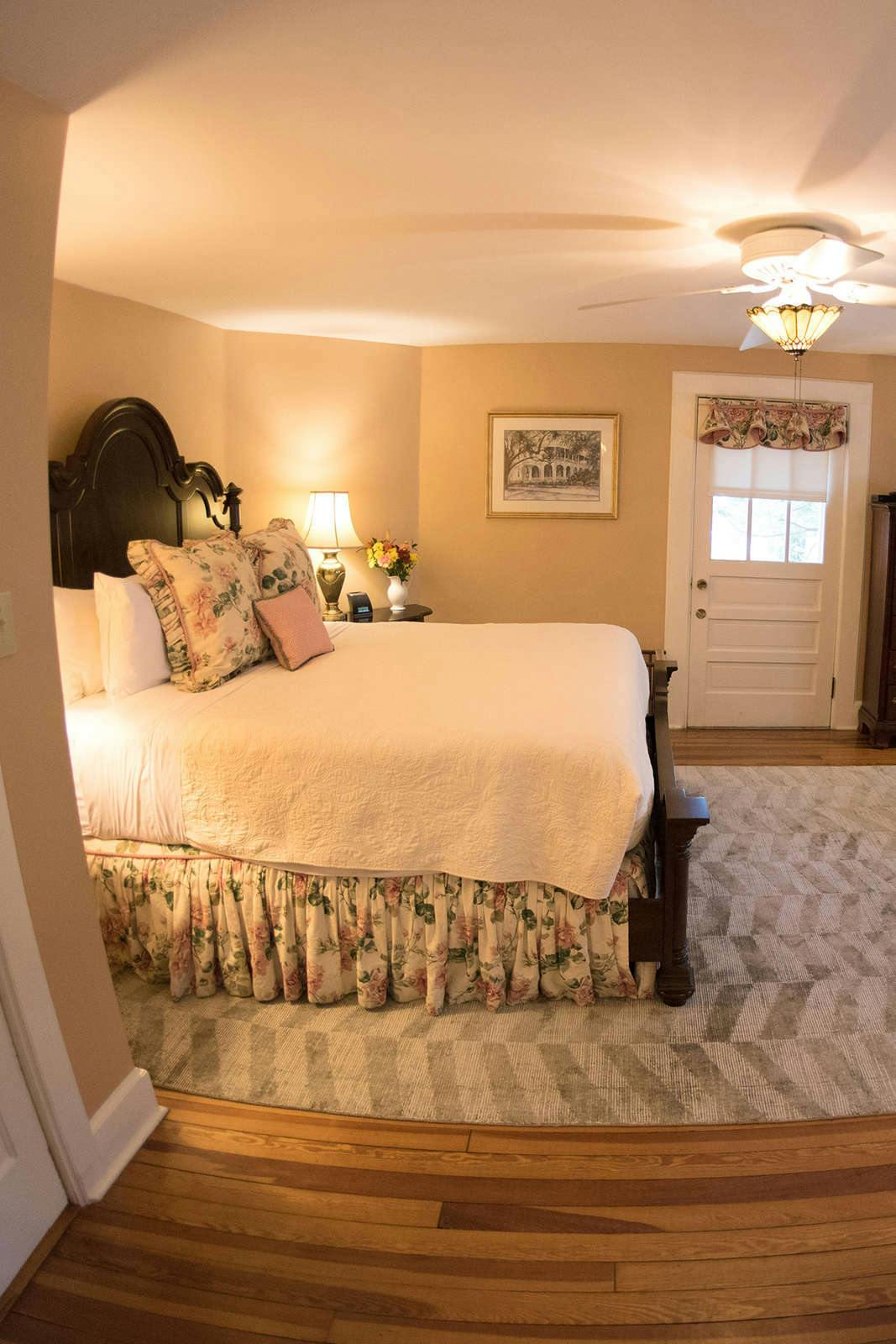 Hotel Pinecrest Bed & Breakfast photo 3