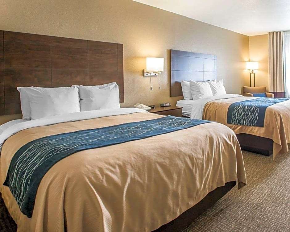 Comfort Inn Suites Waterloo Cedar Falls Iowa Around Me