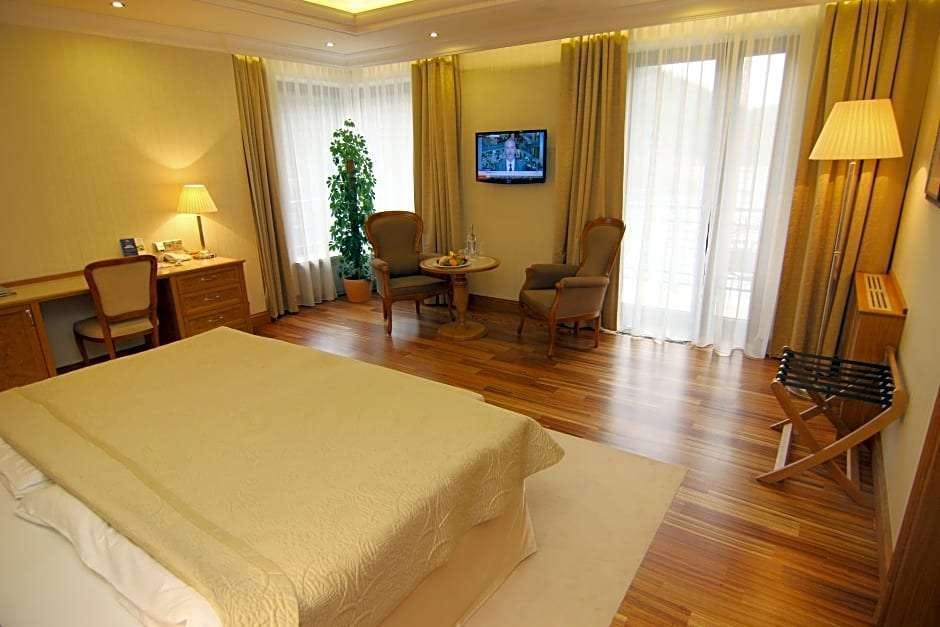 Wellness Resort Retro Riverside Karlovy Vary Hoteltonight